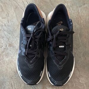 Nike Women’s Black and White Athletic Shoes